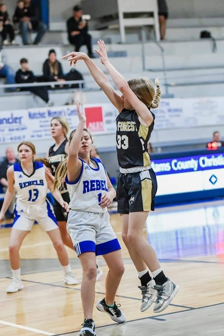 Kali Hinson shooting over a defender