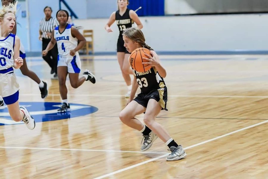 Kali Hinson bringing the ball up on a fast break