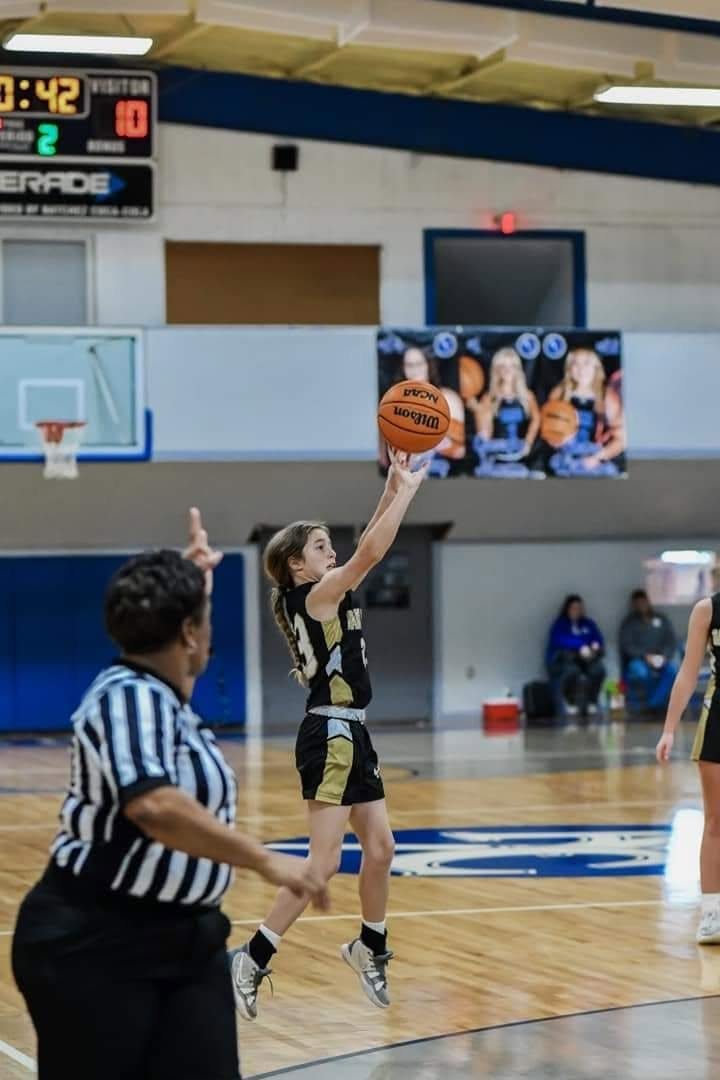 Kali Hinson shooting a jump shot